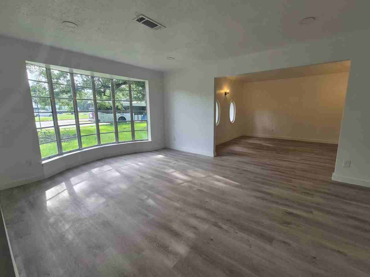10603 Hillcroft Ave - Photo 4 of 29