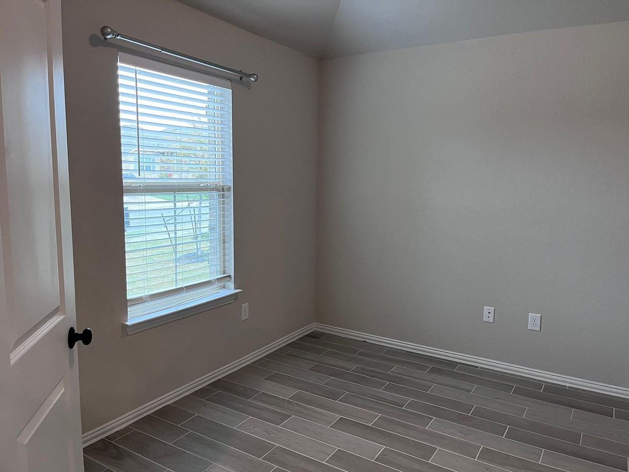 135 Smokebush Trl - Photo 2 of 5