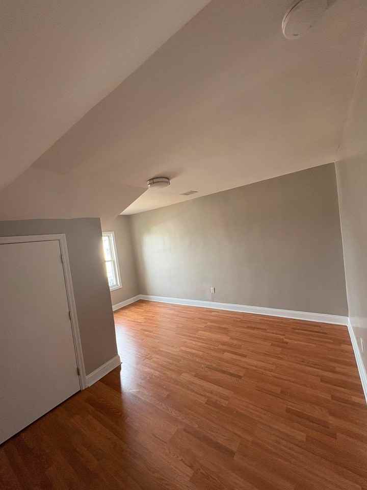 105 N High St #3 - Photo 3 of 7