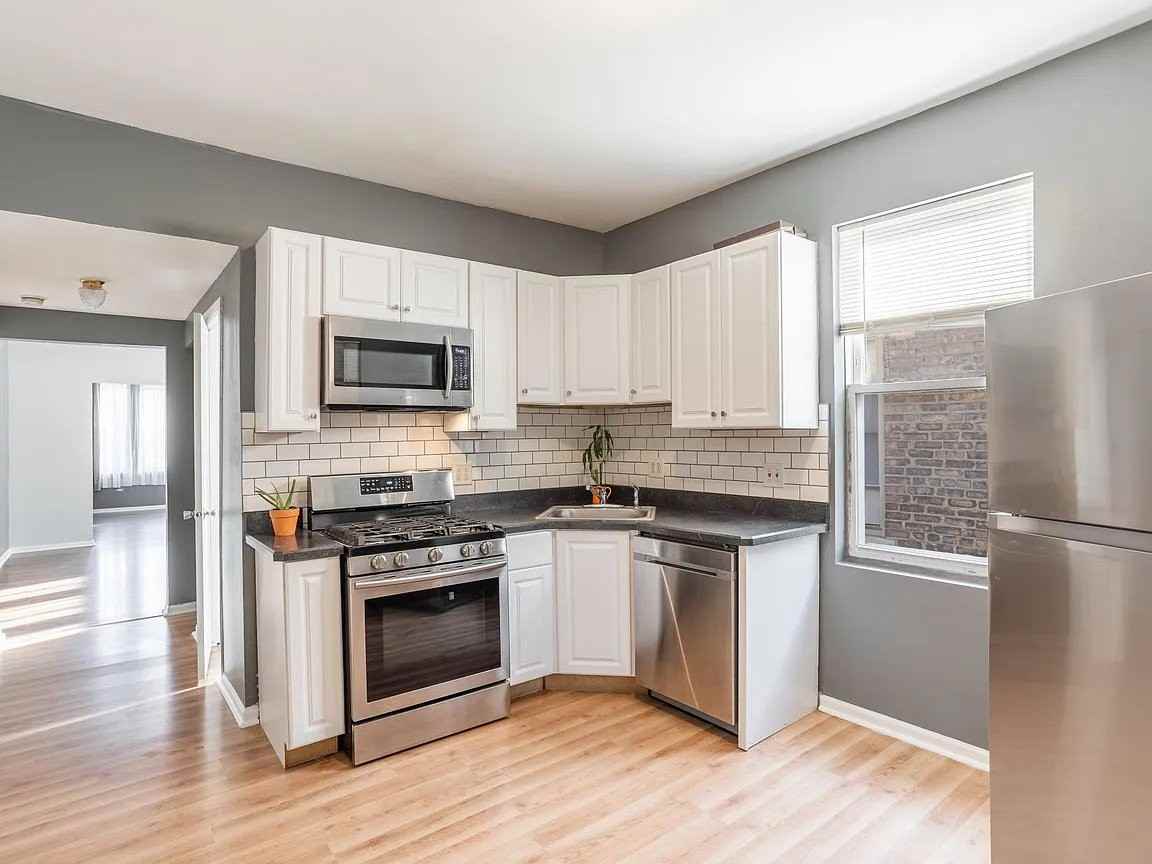 6630 S Washtenaw Ave #2 - Photo 4 of 12