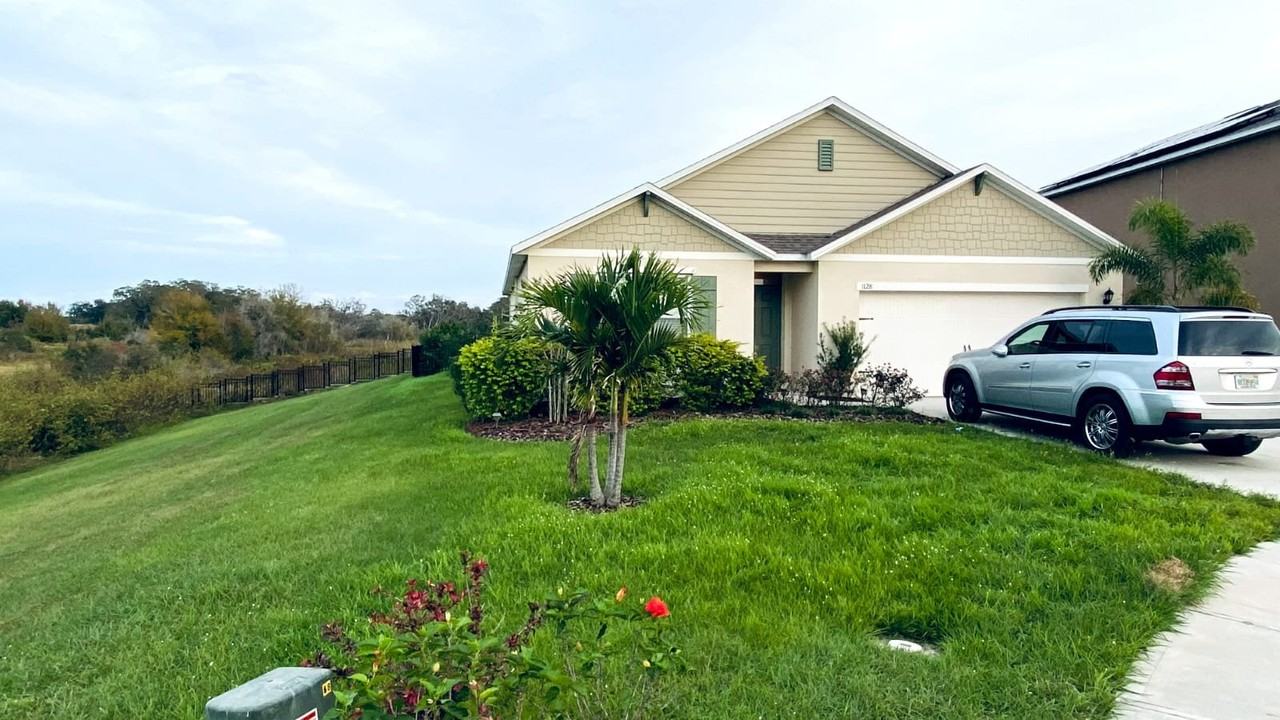 1128 Fox Path Road