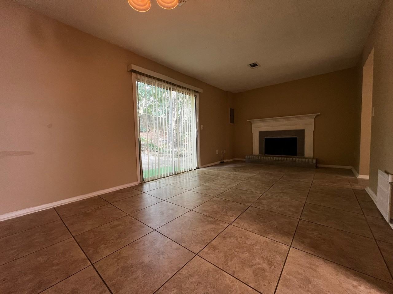 131 Roswell Commons Way - Photo 3 of 16