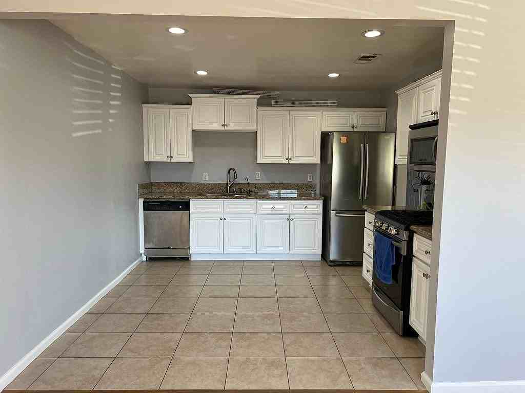11761 Dino Pl - Photo 4 of 9
