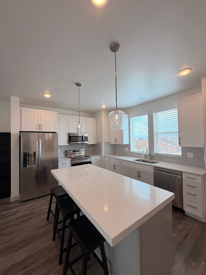 11647 S Skyward Rd - Photo 3 of 20