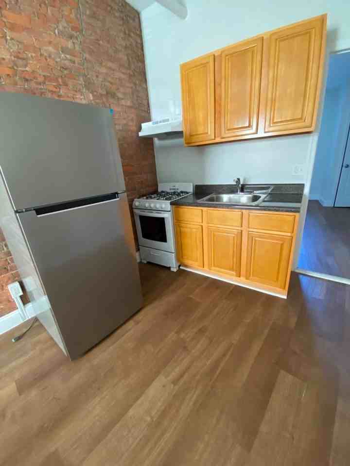 69 N Broadway #69B