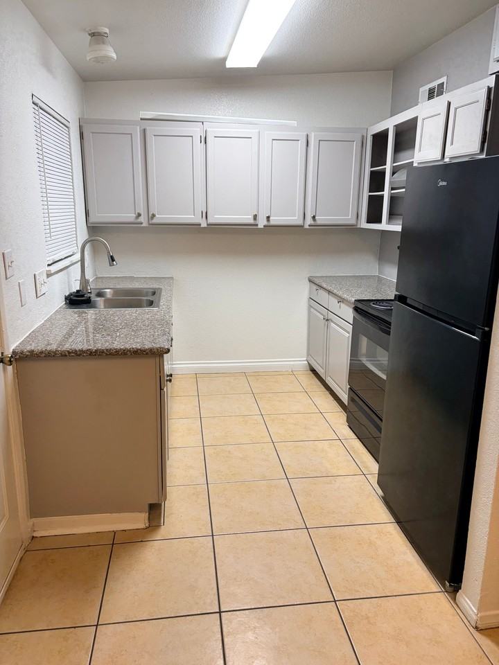4392 Springdale Ct - Photo 3 of 12
