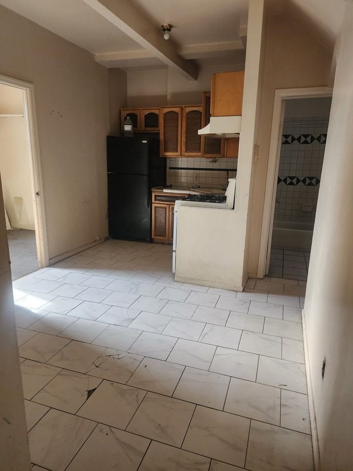 149 W 5th St #1 - Photo 2 of 5