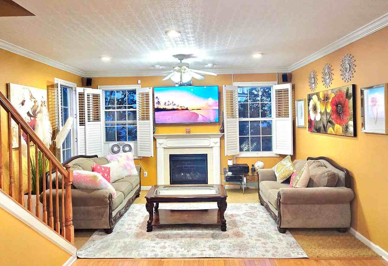 324 Winthrop Dr - Photo 2 of 20
