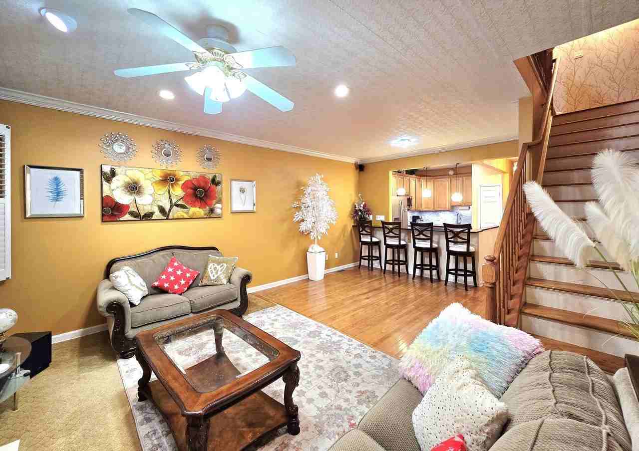 324 Winthrop Dr - Photo 3 of 20