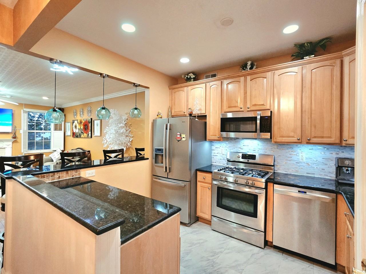 324 Winthrop Dr - Photo 5 of 20