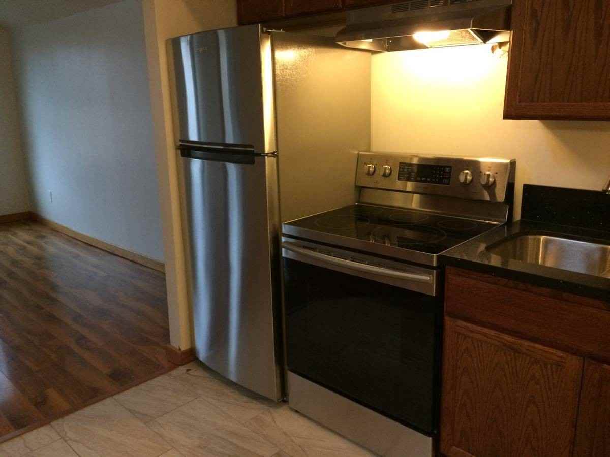 119 E Mifflin St #4 - Photo 3 of 22