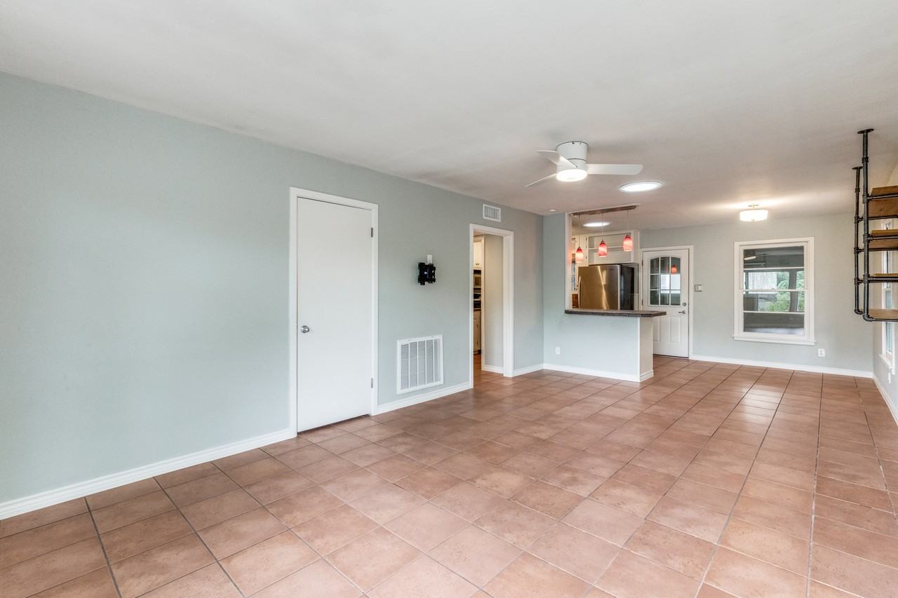 11504 Oakwood Dr #NA - Photo 4 of 25