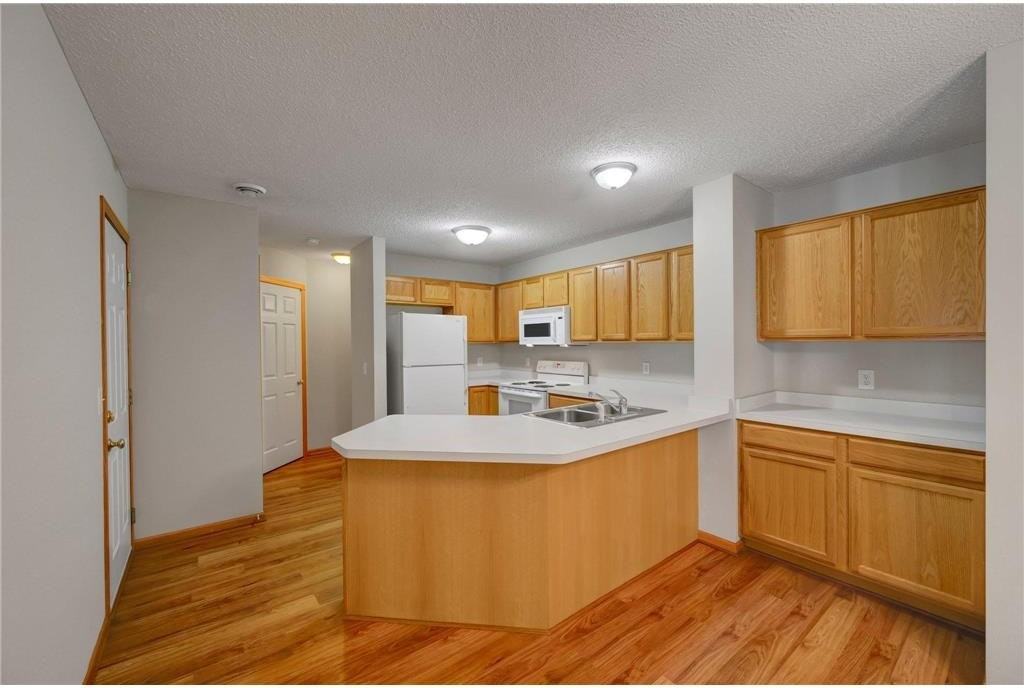 17324 River Birch Lane South East - Photo 5 of 13
