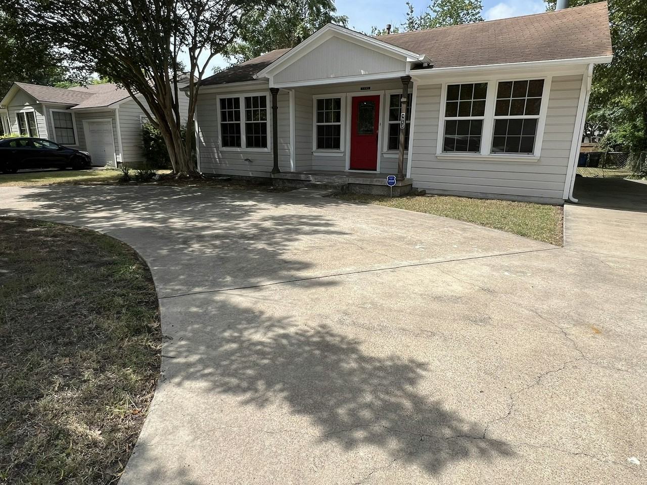 1313 Casa Vale Drive - Photo 2 of 27
