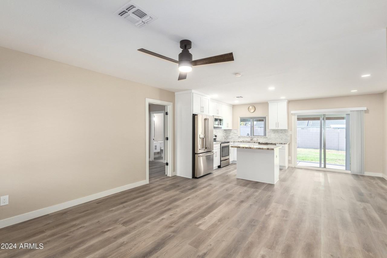 1602 W Rockwood Dr - Photo 4 of 41