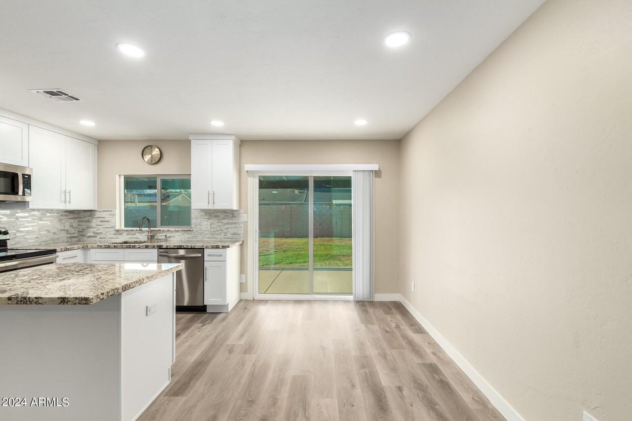 1602 W Rockwood Dr - Photo 6 of 41