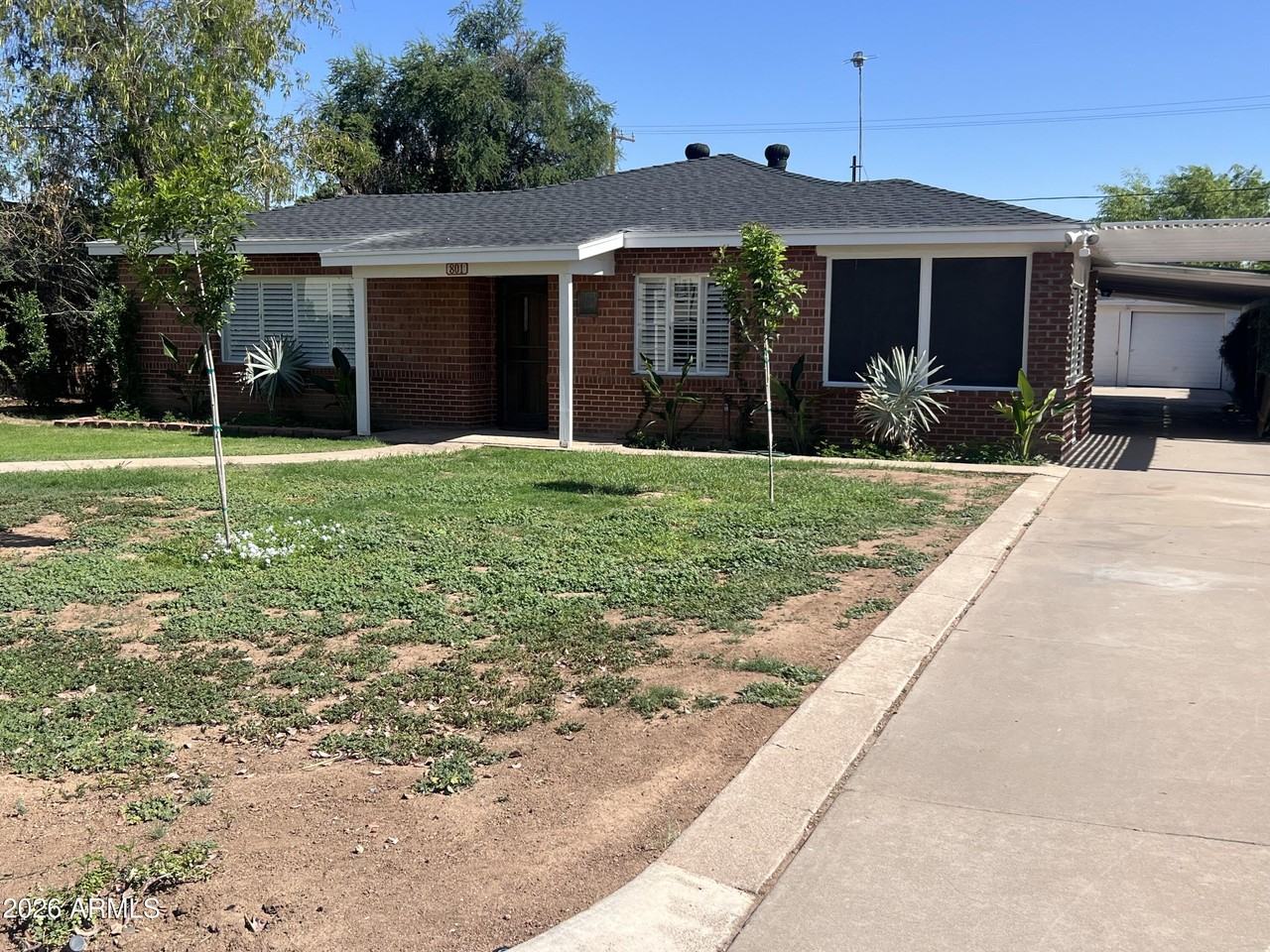 801 W Earll Dr - Photo 3 of 35