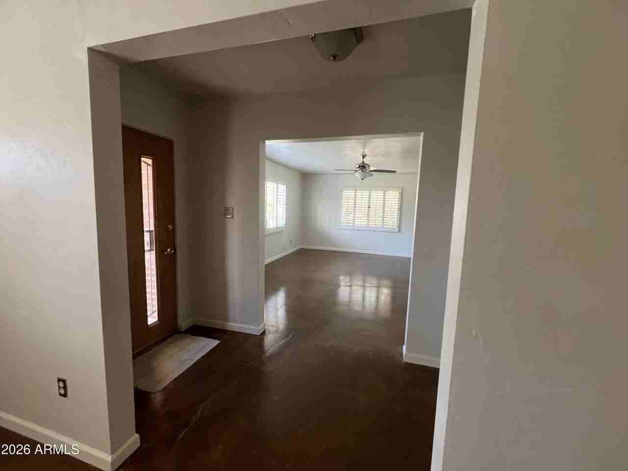 801 W Earll Dr - Photo 6 of 35