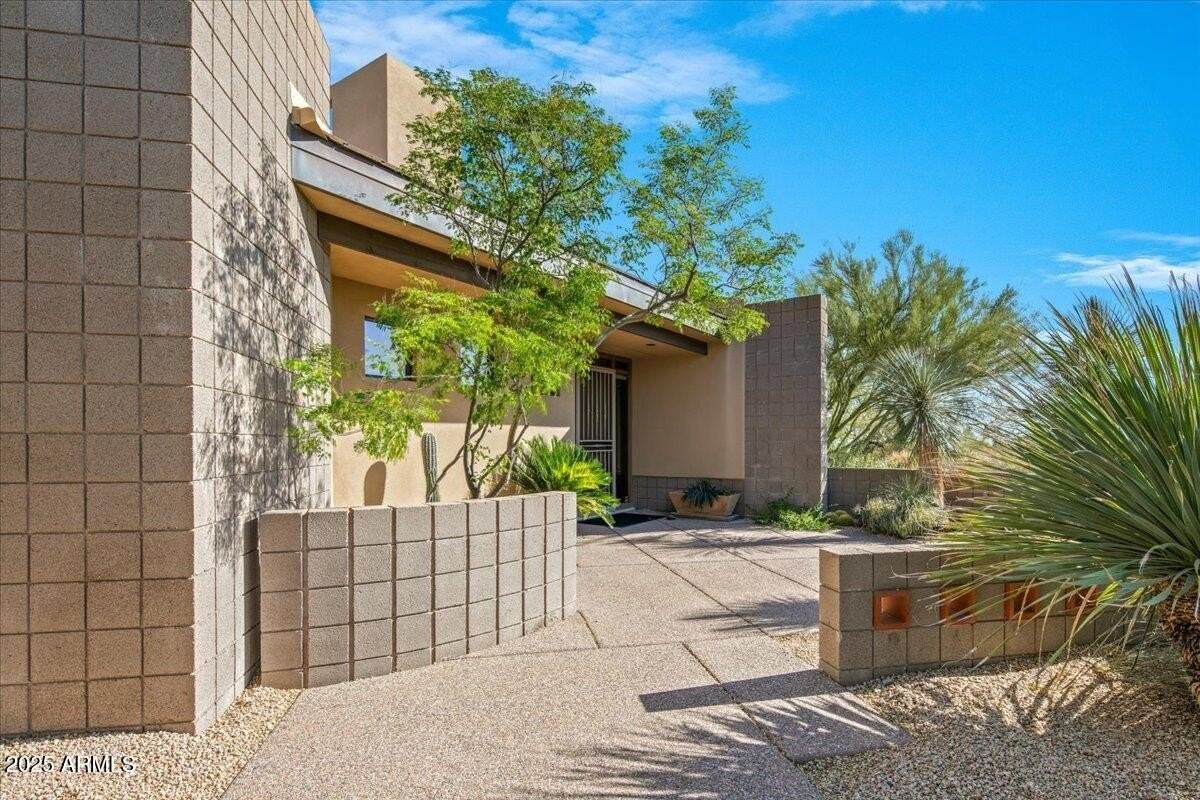 10507 E Fernwood Ln