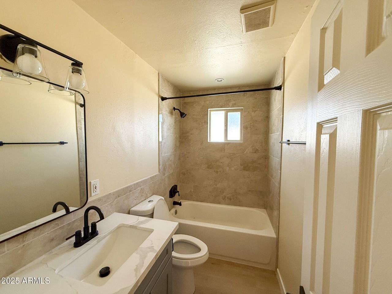 1312 W 5th St - Photo 4 of 23