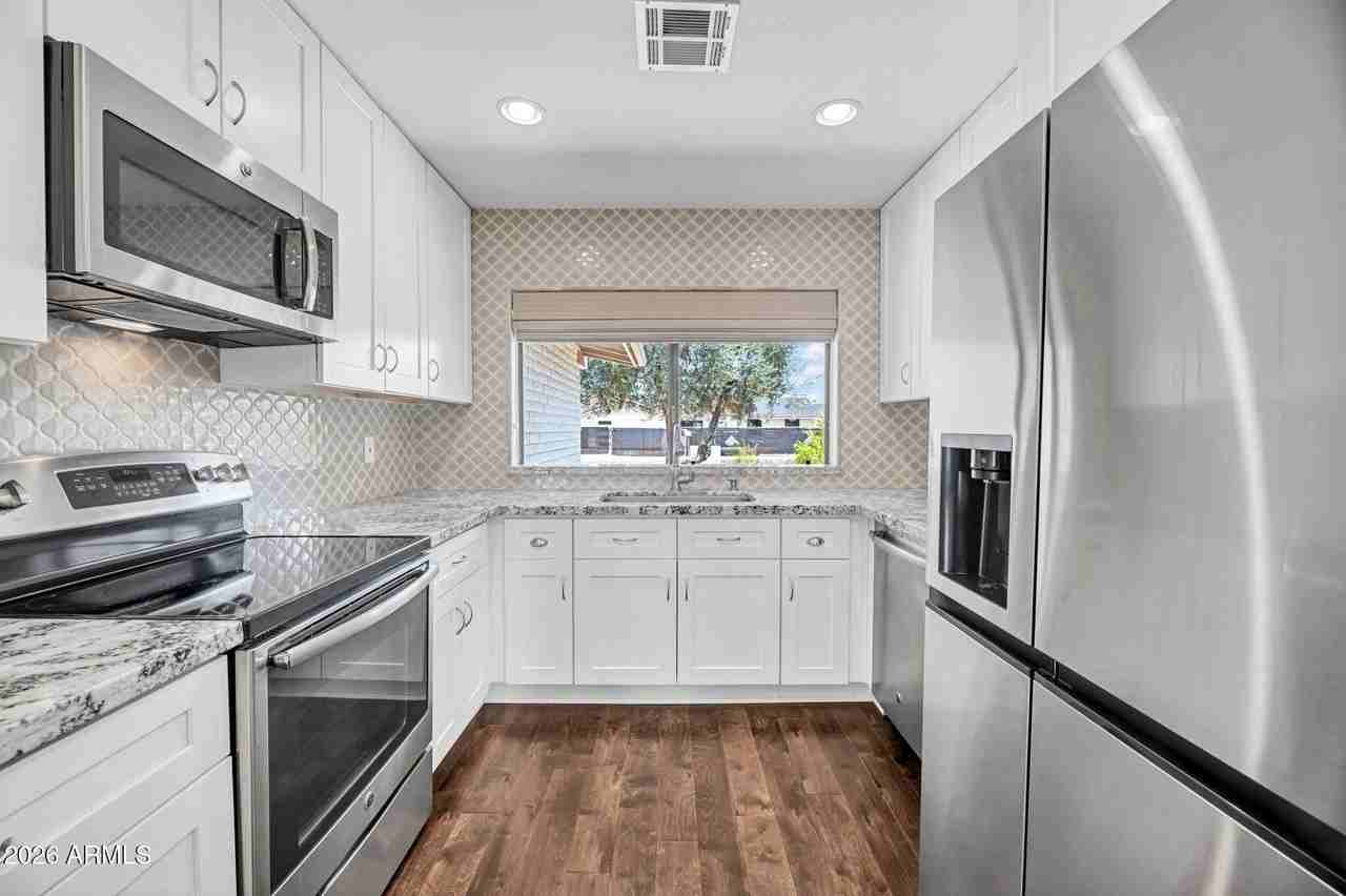 5219 E Winchcomb Dr - Photo 5 of 45