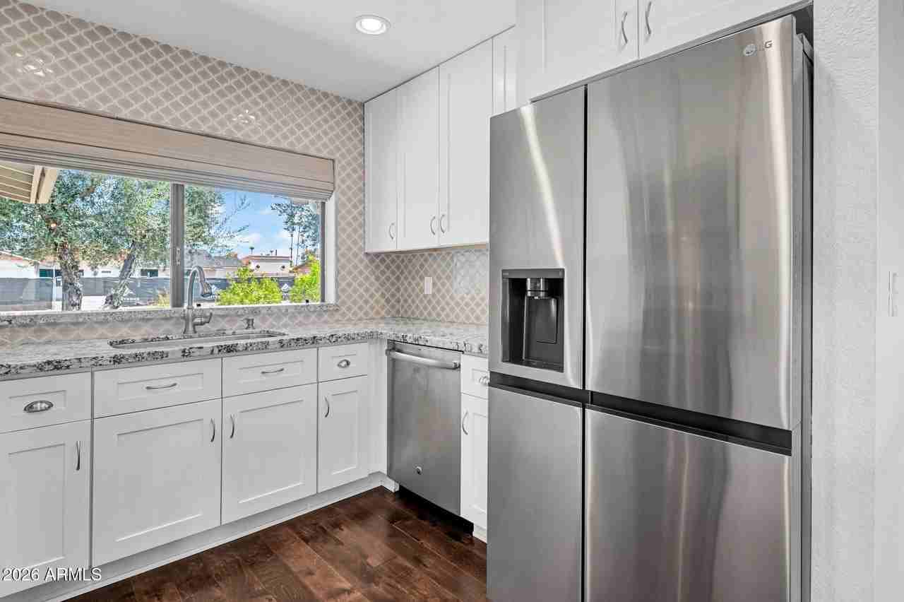 5219 E Winchcomb Dr - Photo 7 of 45
