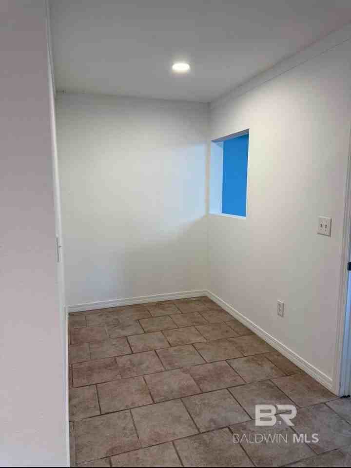 18786 Hillside Cir S - Photo 4 of 9