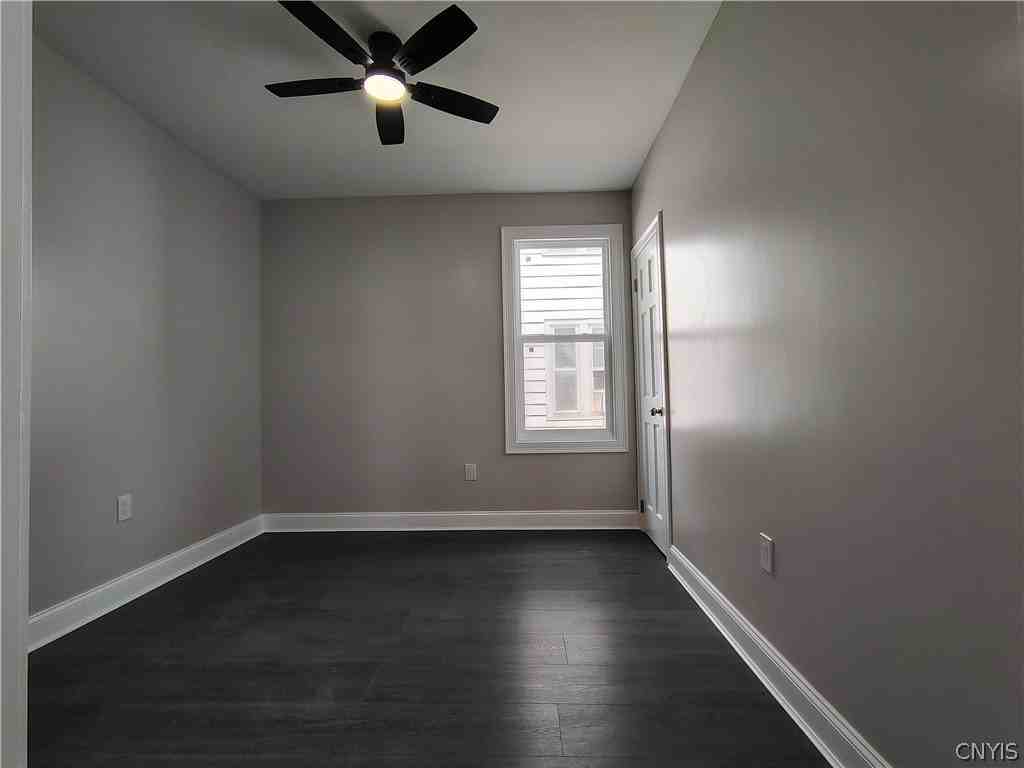 1539 Taylor Ave - Photo 3 of 15