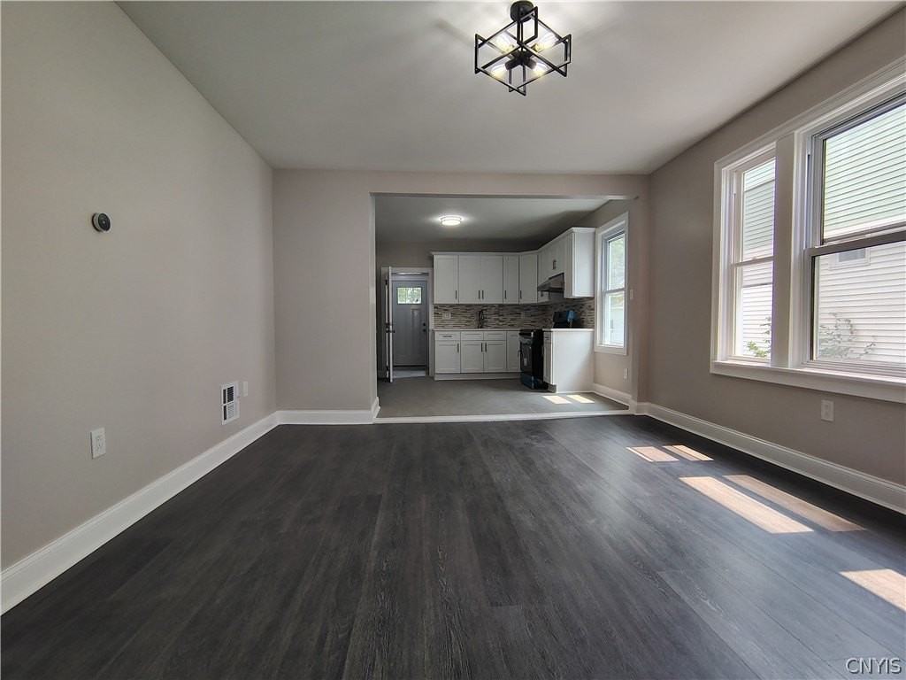 1539 Taylor Ave - Photo 4 of 15