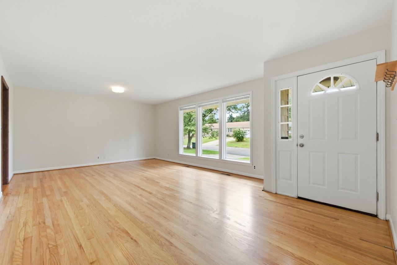 4727 Briarwood Dr - Photo 5 of 24