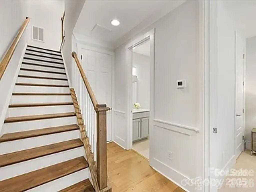 1405 Kenilworth Ave - Photo 2 of 32