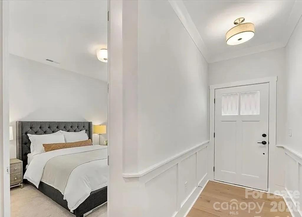 1405 Kenilworth Ave - Photo 3 of 32