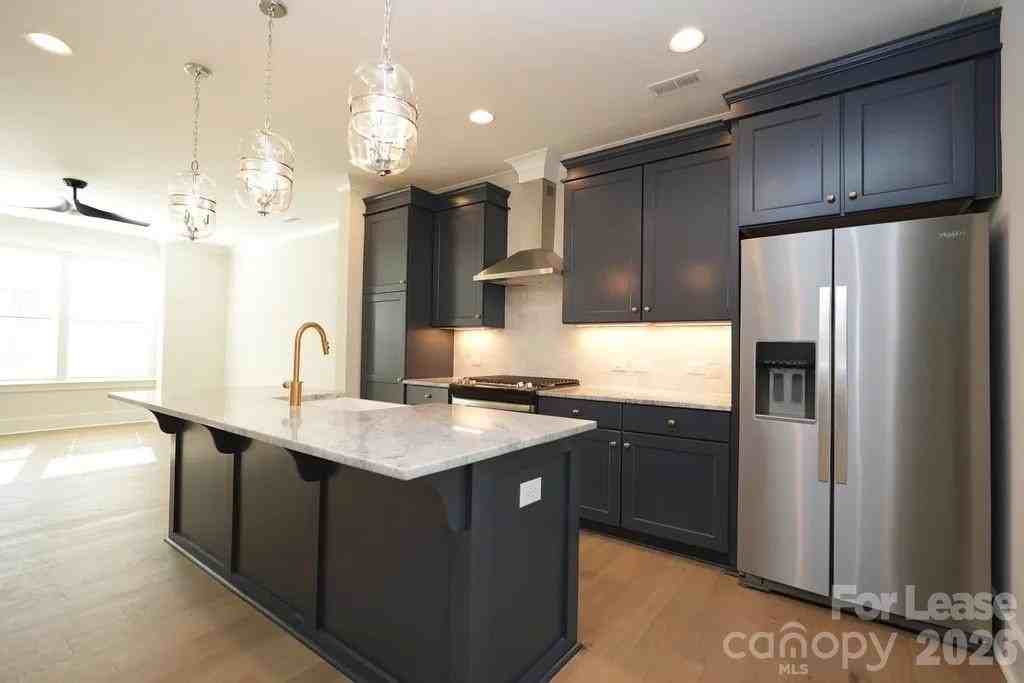 1405 Kenilworth Ave - Photo 5 of 32