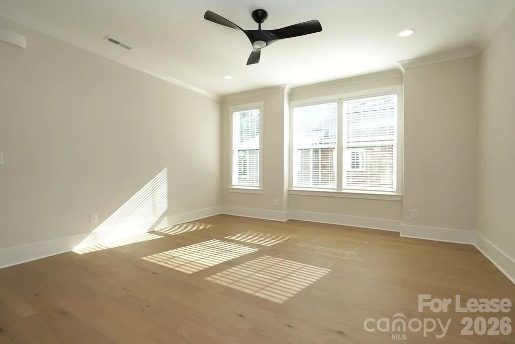1405 Kenilworth Ave - Photo 6 of 32