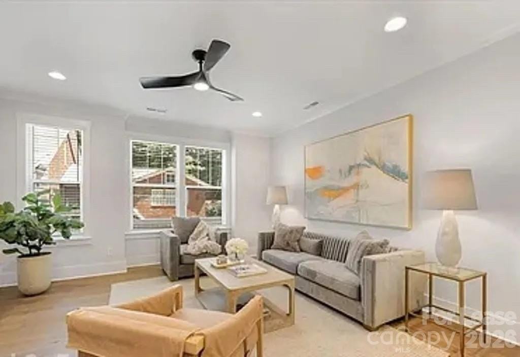 1405 Kenilworth Ave - Photo 7 of 32