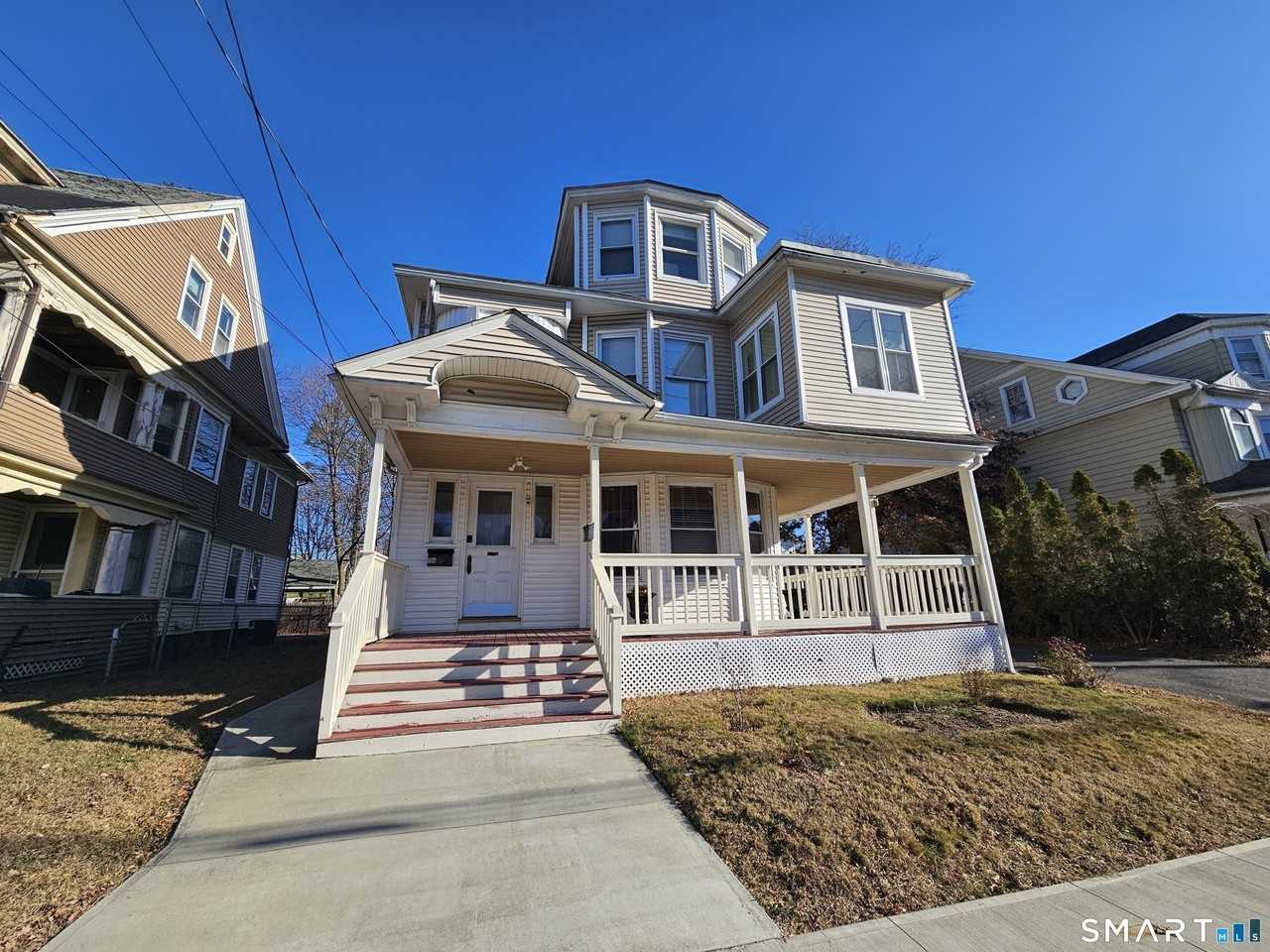 592 Laurel Ave #2ndFL