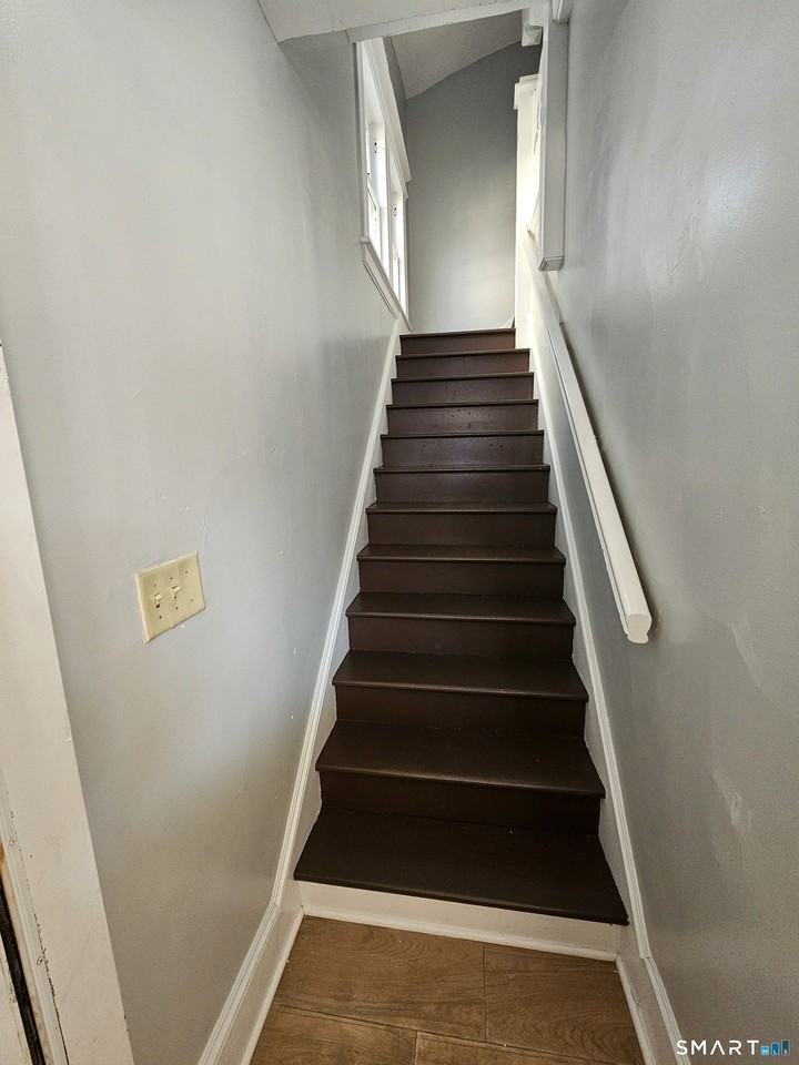 592 Laurel Ave #2ndFL - Photo 6 of 27