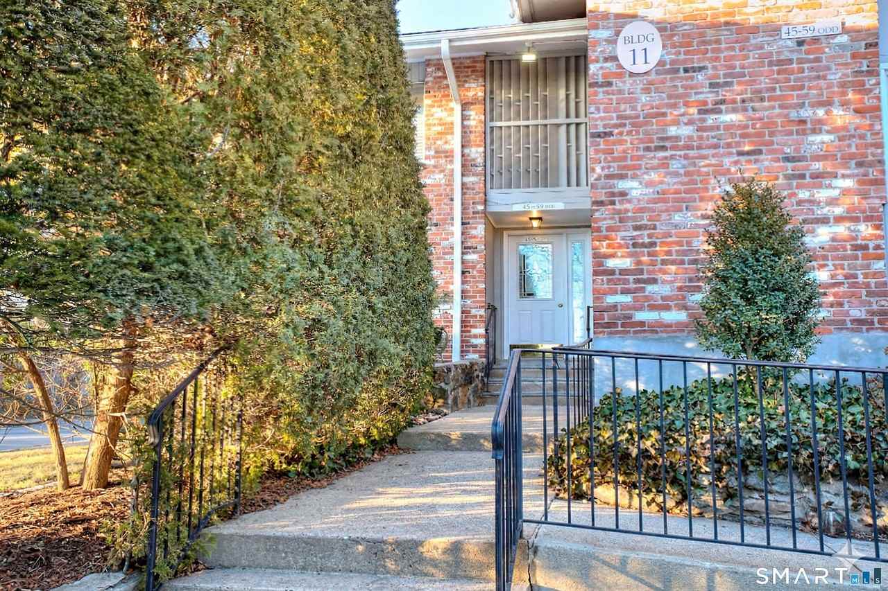 49 Southport Woods Dr #49 - Photo 2 of 12