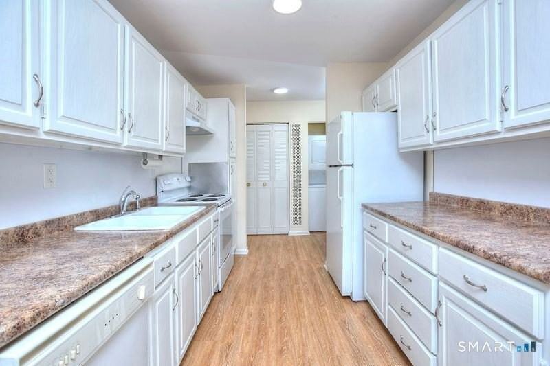 49 Southport Woods Dr #49 - Photo 3 of 12