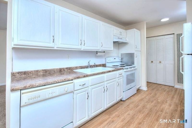49 Southport Woods Dr #49 - Photo 4 of 12