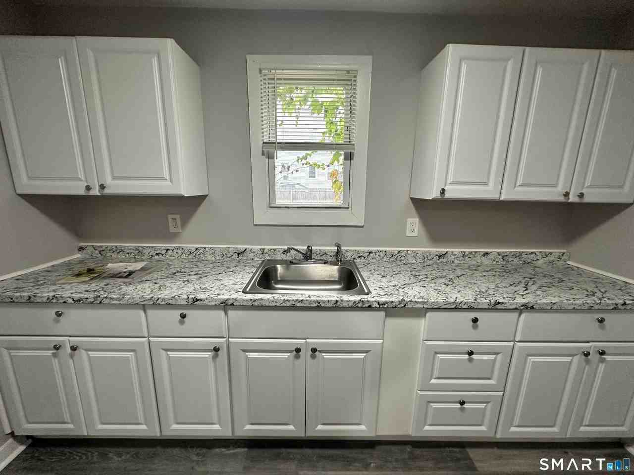 82 W Coit St #1 - Photo 3 of 17