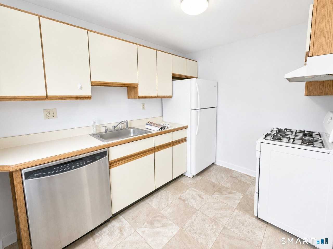 29 Clarmore Dr #2A - Photo 6 of 12