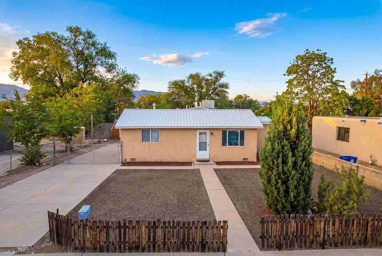 4920 La Cienega St Nw - Photo 3 of 35