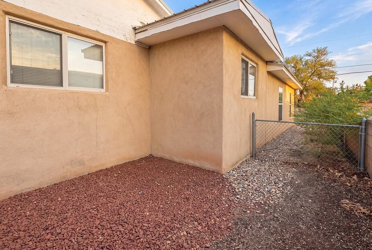4920 La Cienega St Nw - Photo 5 of 35