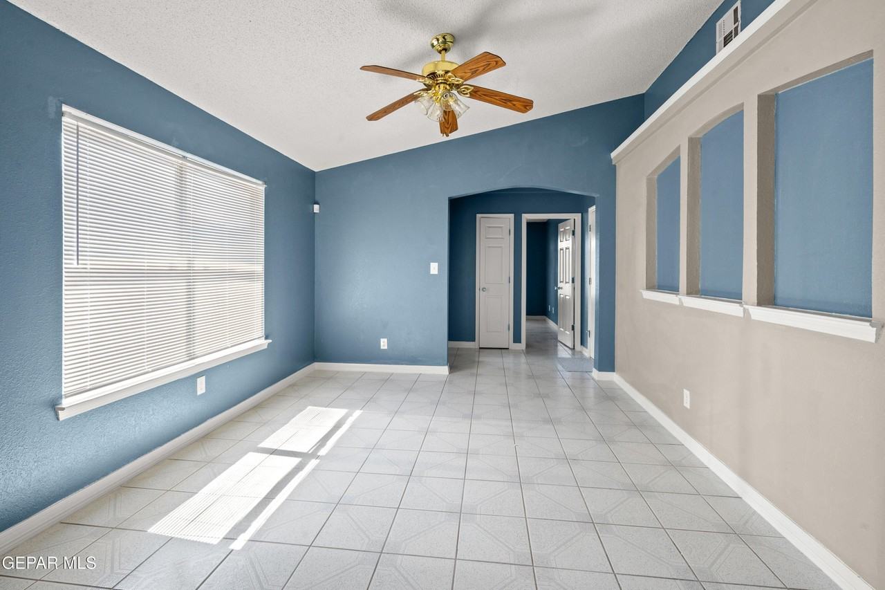 12491 Kari Anne Dr - Photo 4 of 25