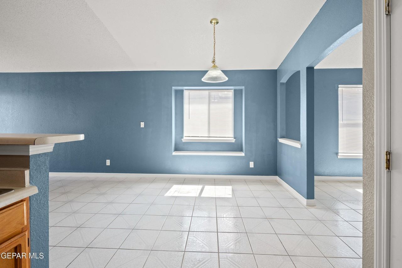 12491 Kari Anne Dr - Photo 7 of 25