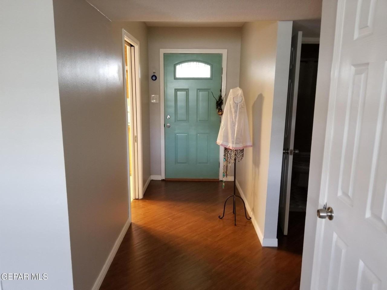 3301 Greenock St - Photo 4 of 36
