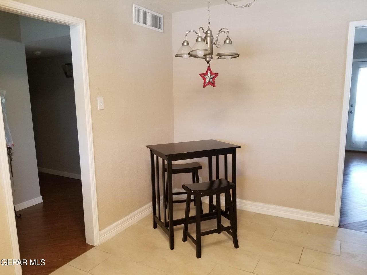 3301 Greenock St - Photo 7 of 36