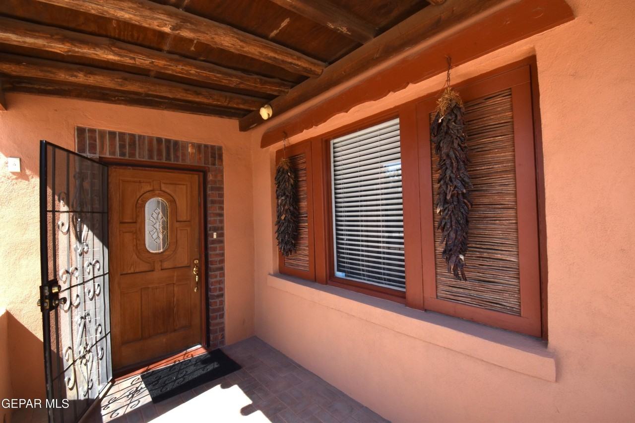 515 Gregory Ave - Photo 2 of 47