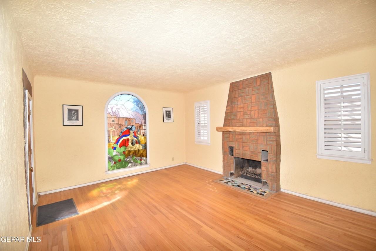 515 Gregory Ave - Photo 3 of 47